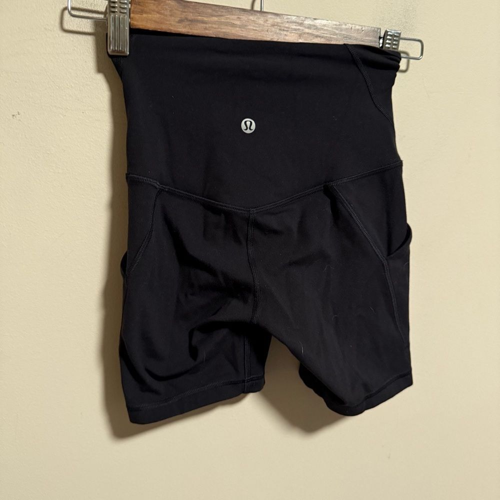 Lululemon Align High Rise Short 6" *Pockets
Black- Size 0 - Picture 4 of 5